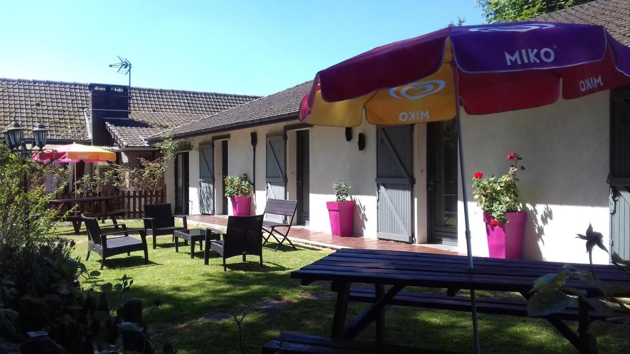 Bed and Breakfast Les Garennes Favieres  Экстерьер фото