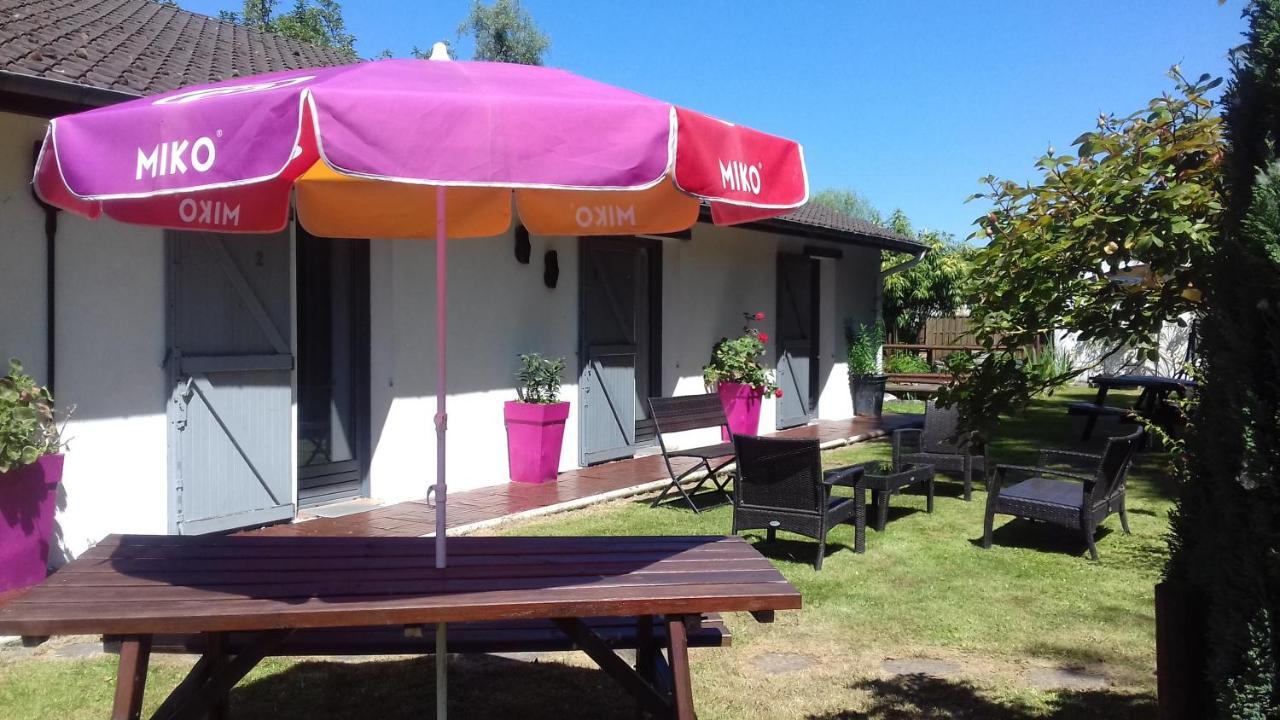 Bed and Breakfast Les Garennes Favieres  Экстерьер фото