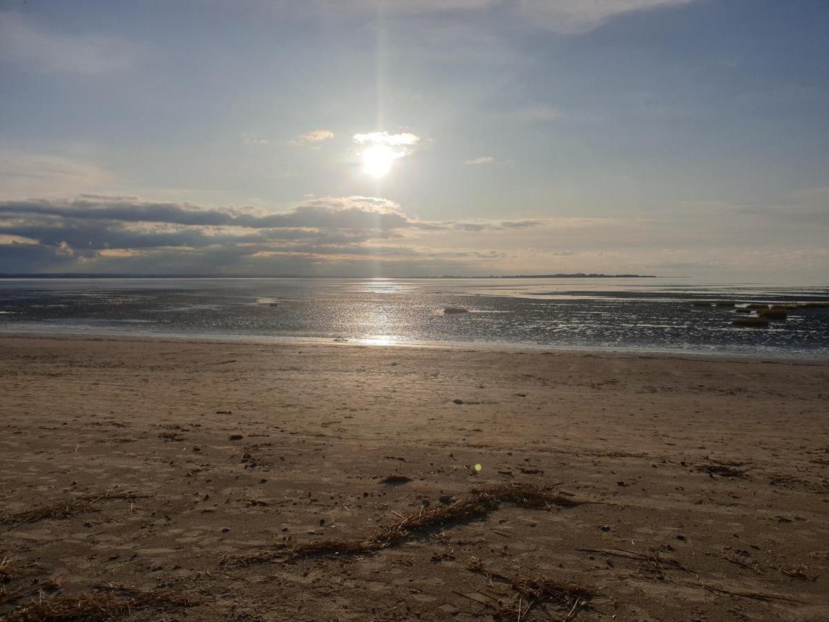 Bed and Breakfast Les Garennes Favieres  Экстерьер фото