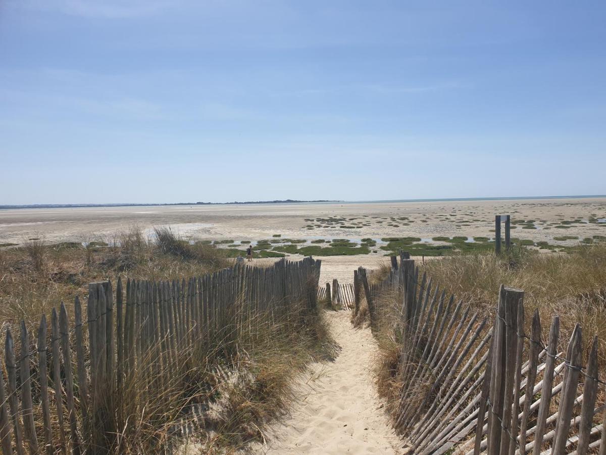 Bed and Breakfast Les Garennes Favieres  Экстерьер фото