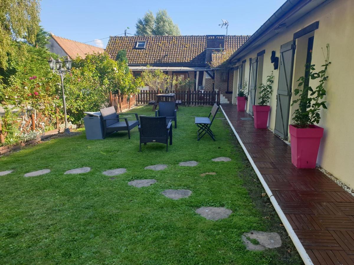 Bed and Breakfast Les Garennes Favieres  Экстерьер фото