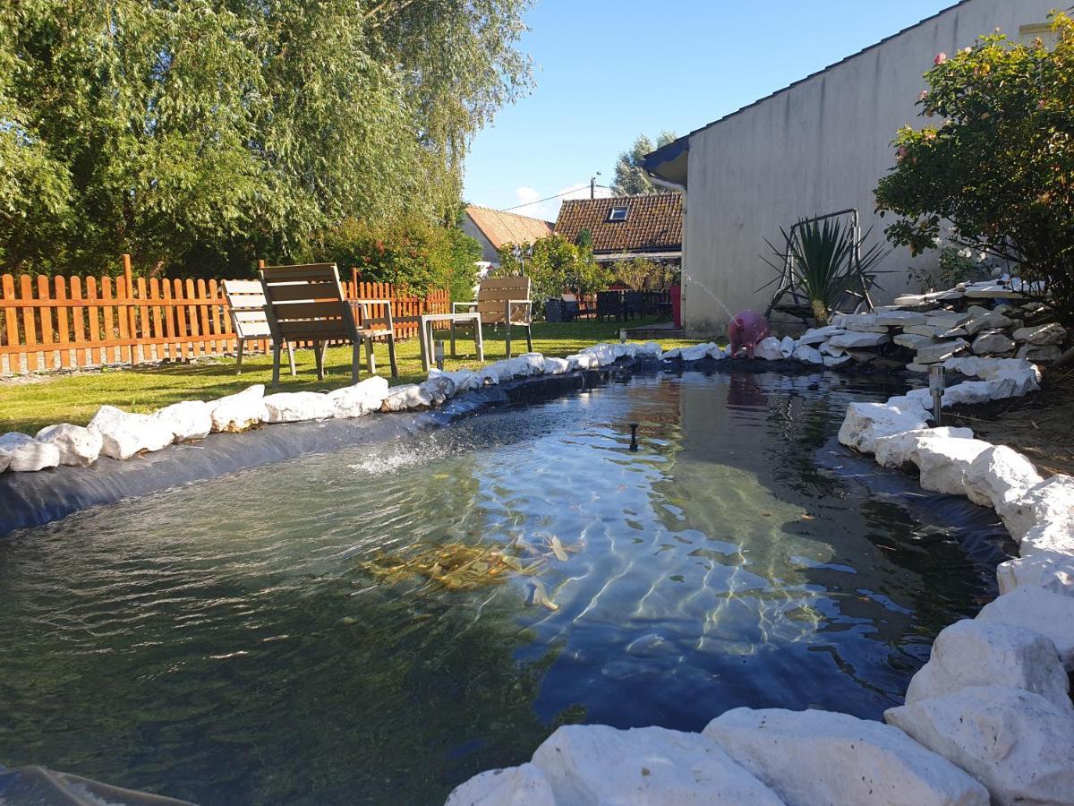 Bed and Breakfast Les Garennes Favieres  Экстерьер фото