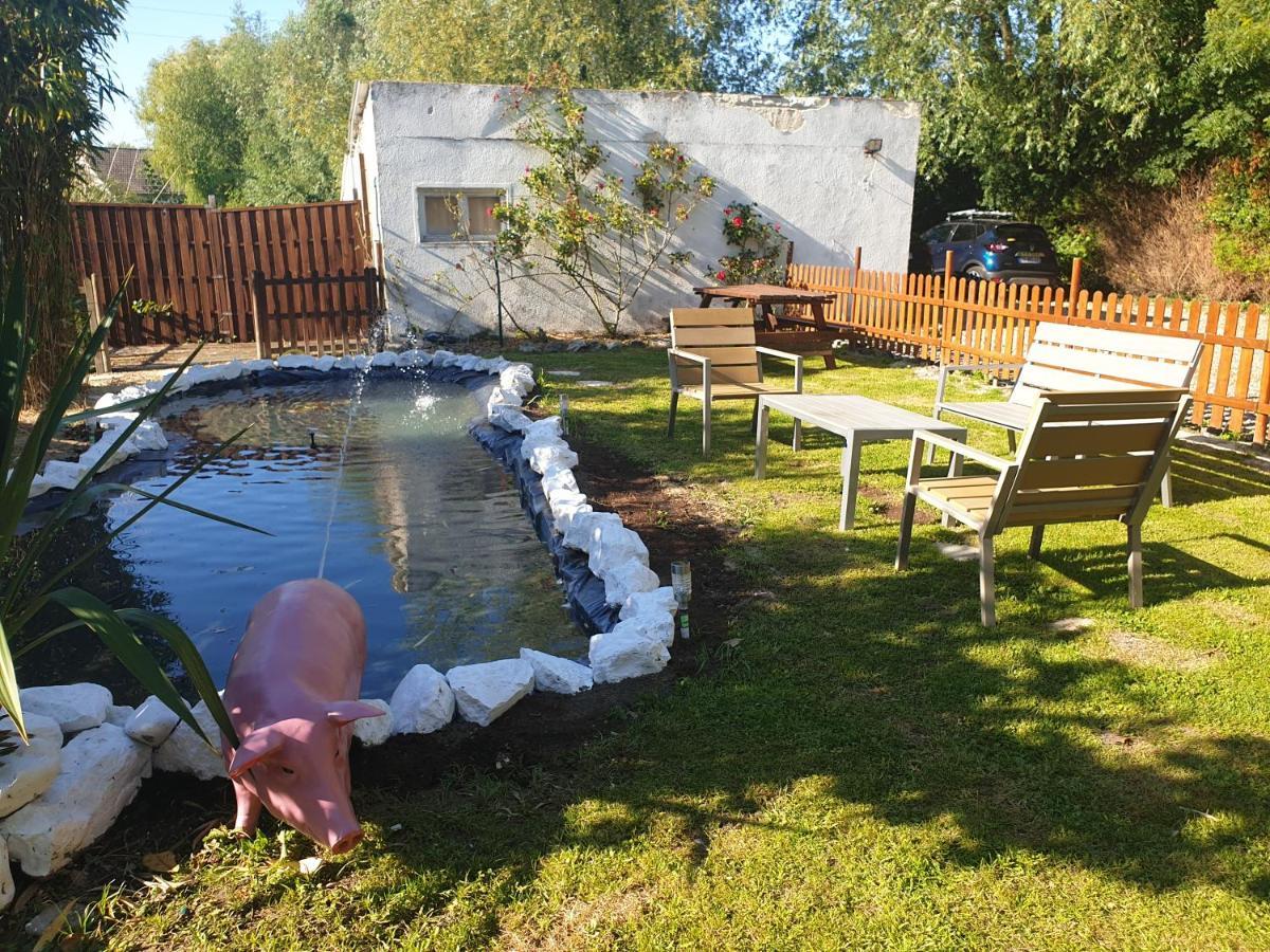 Bed and Breakfast Les Garennes Favieres  Экстерьер фото