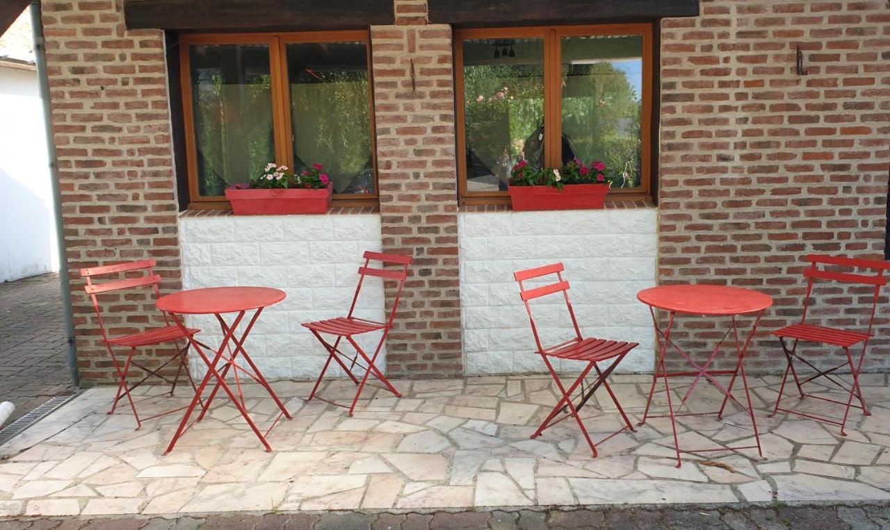 Bed and Breakfast Les Garennes Favieres  Экстерьер фото