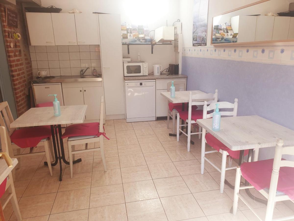 Bed and Breakfast Les Garennes Favieres  Экстерьер фото